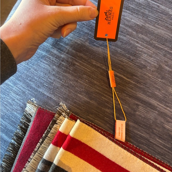 Hermès Cashmere Silk Horse Motif Scarf - Picture 9 of 11